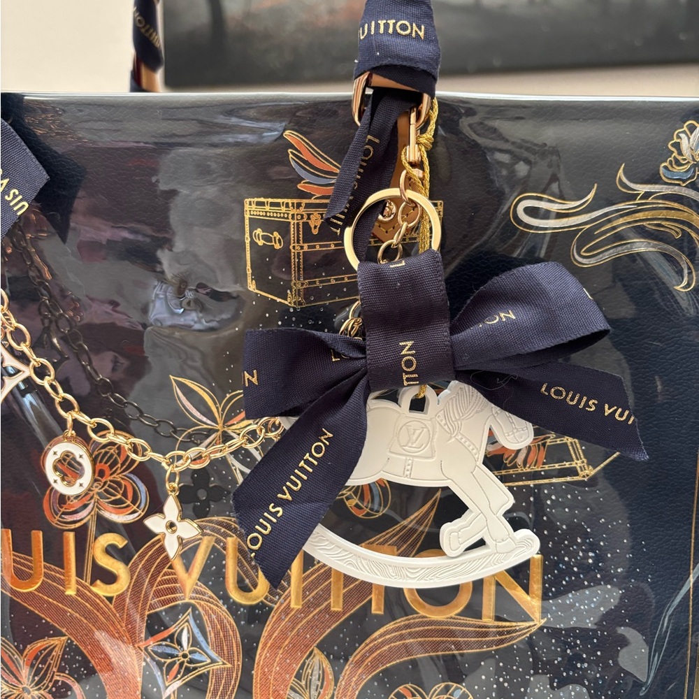 🌲LouisVuitton Holiday gift bag tote XL🌲 - Picture 3 of 6